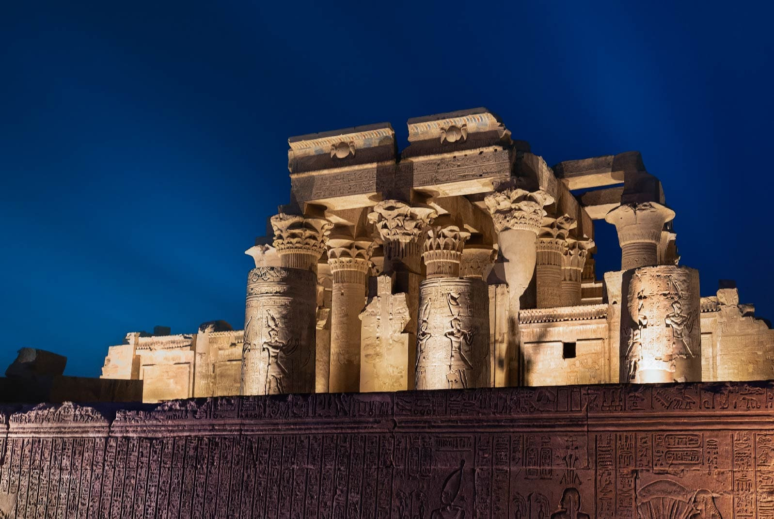 Luxor: A Journey to the Heart of the Pharaohs! One-Day Excursion: Valley of the Kings, Hatshepsut, Colossi of Memnon, and Lunch